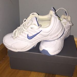 Nike - White/Blue Cross Trainer’s - 8M